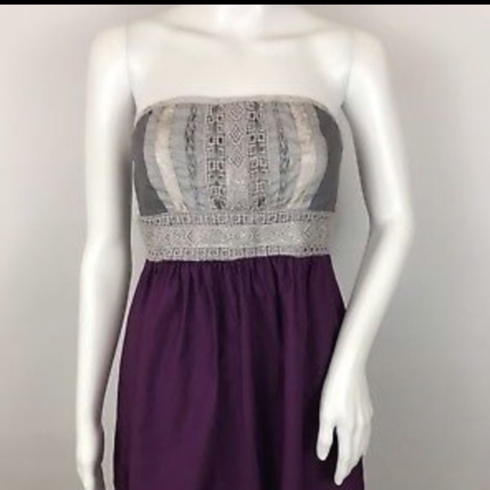 FLAWLESS STRAPLESS DRESS WITH LACE BAND.
